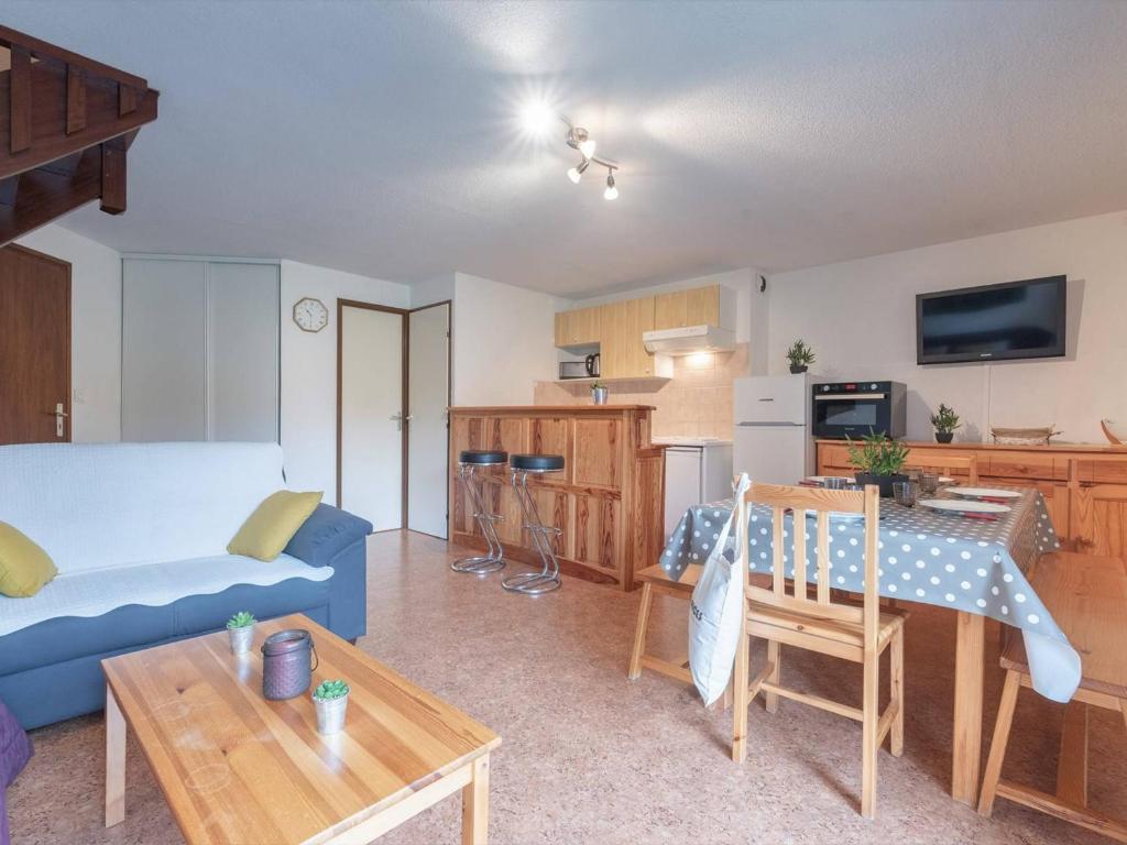 Appartement Triplex à Saint-Lary, 4 chambres, 9 pers, balcon, parking, WiFi optionnel - FR-1-296-287