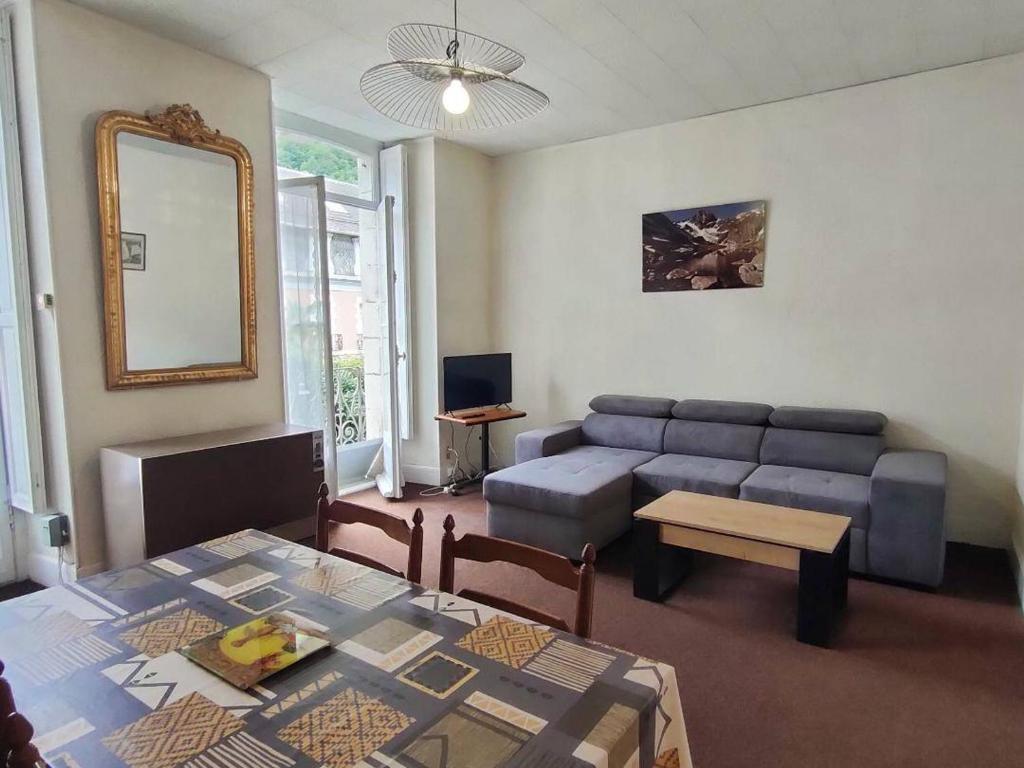 Appartement 2 pièces central à Cauterets avec balcon, parking et proximité Citycab - FR-1-234-145
