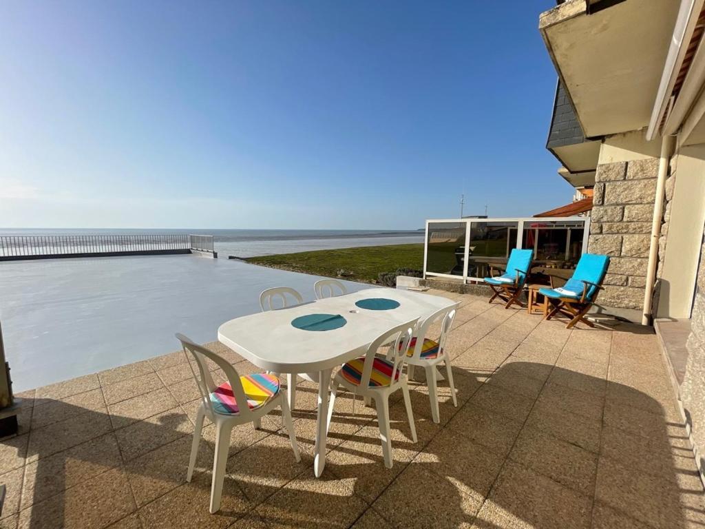 Appartement en bord de mer avec terrasse et parking - FR-1-361-85