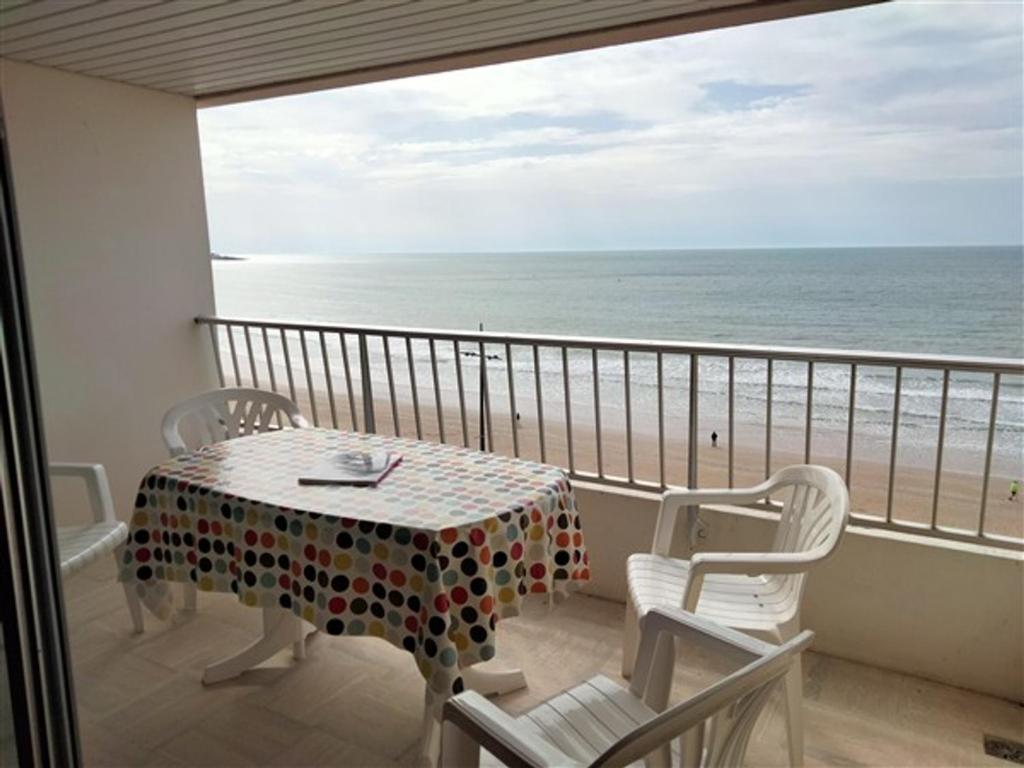Appartement T3 avec Terrasse Centre Plage - FR-1-331-33