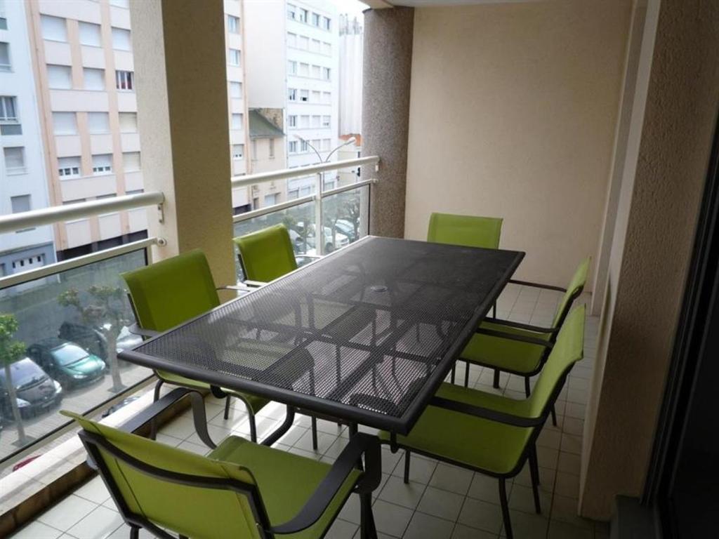 Appartement moderne avec terrasse à 100m de la plage des Sables-d'Olonne - FR-1-197-405