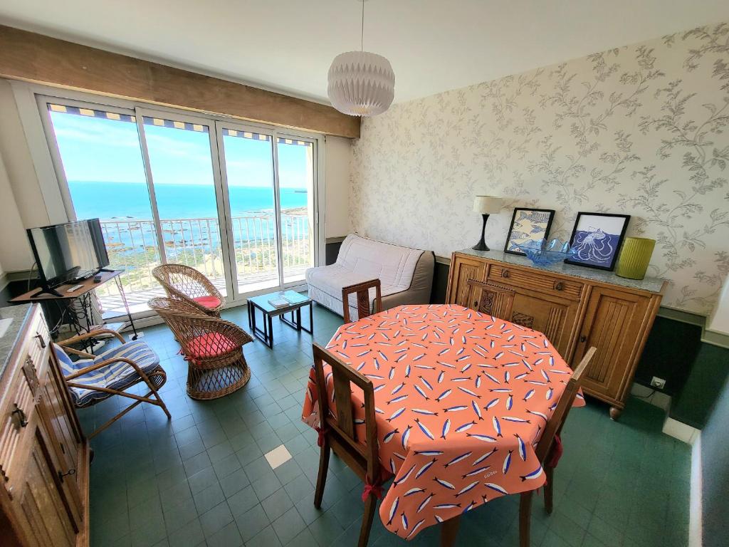T2 agréable aux Sables - Face mer, proche plage & commerces, balcon, animal admis - FR-1-92-629