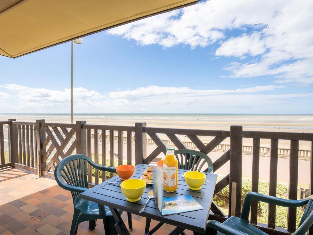 Apartment Cabourg Beach by Interhome
