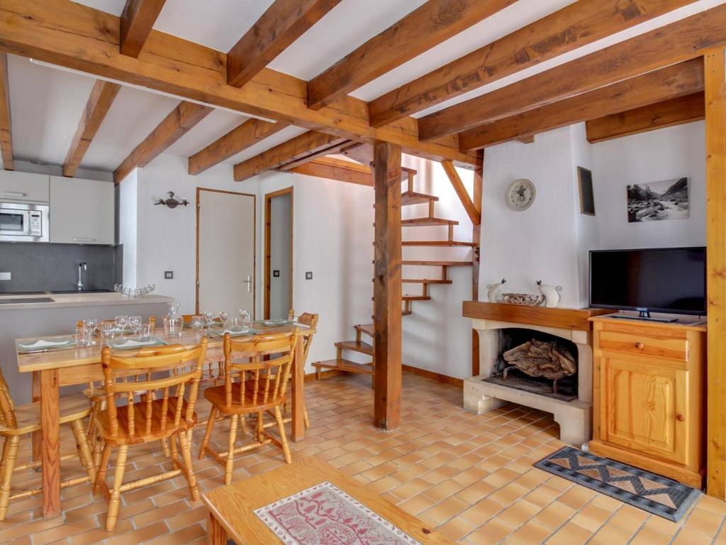 Chalet en duplex à Cauterets, 2 chambres, 7 pers., terrasse, près des remontées, parking inclus - FR-1-401-6
