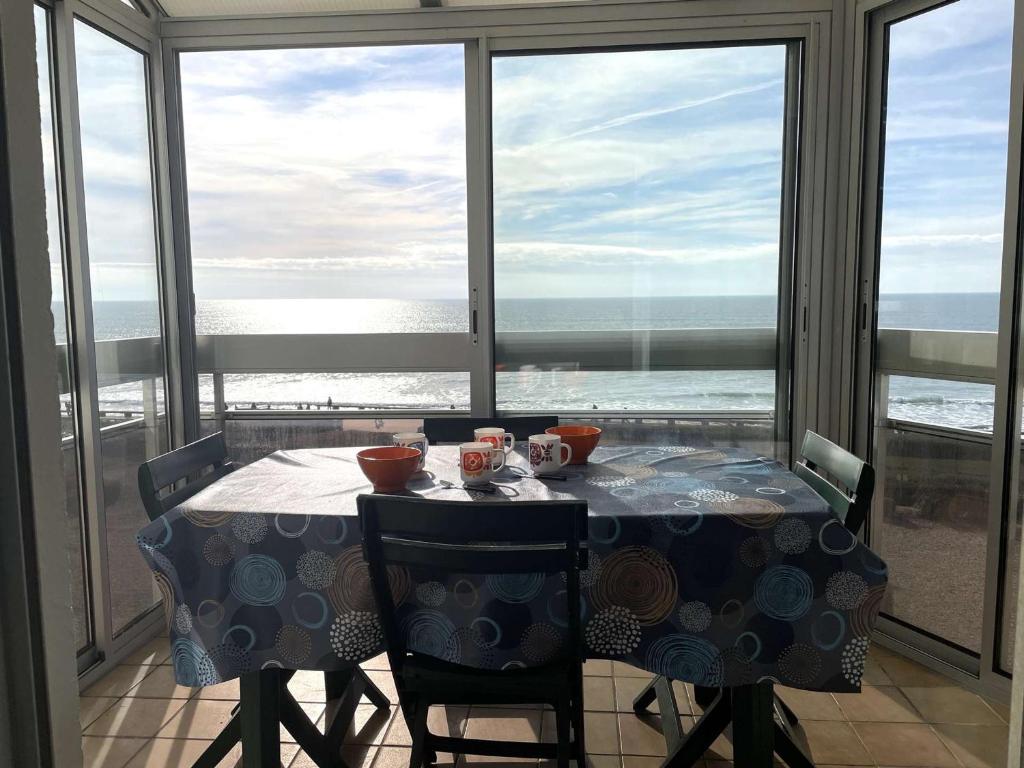 Appartement 2 pièces avec balcon et parking à Saint-Gilles-Croix-de-Vie - FR-1-224-39
