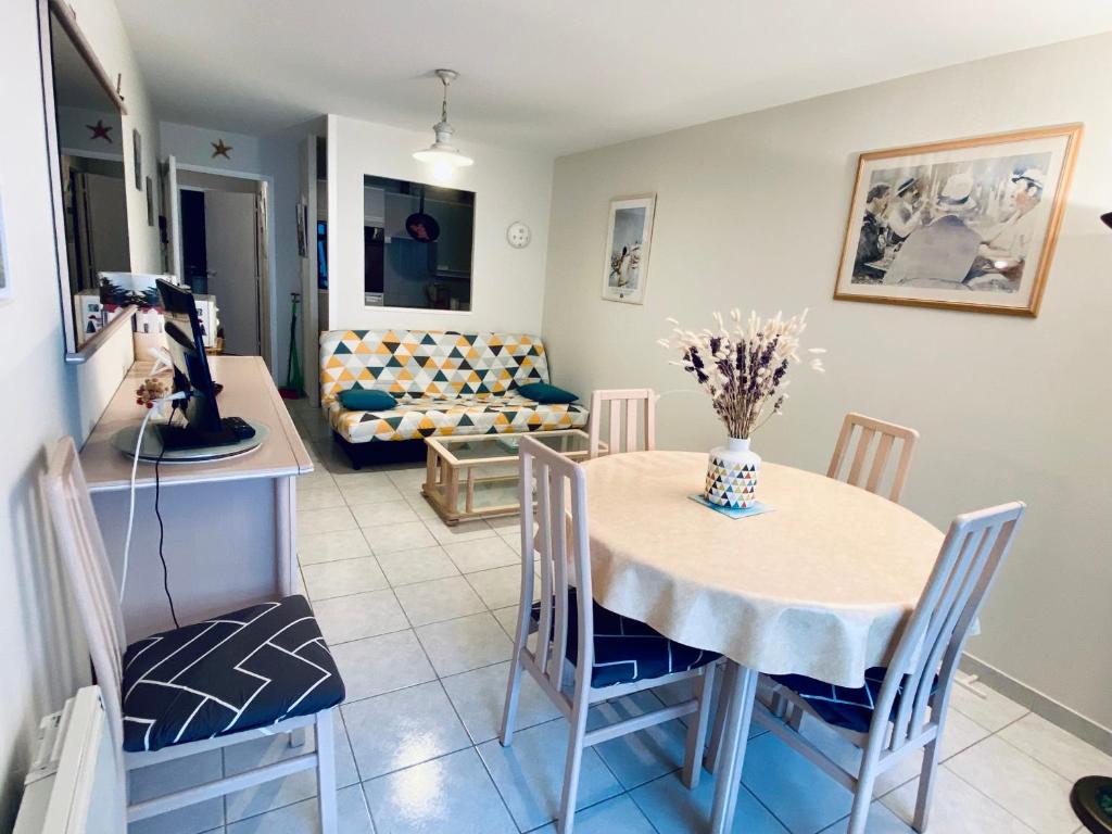 Appartement T3 Lumineux avec Balcon, Garage et Wi-Fi - Plage et Commerces à Proximité - FR-1-92-561