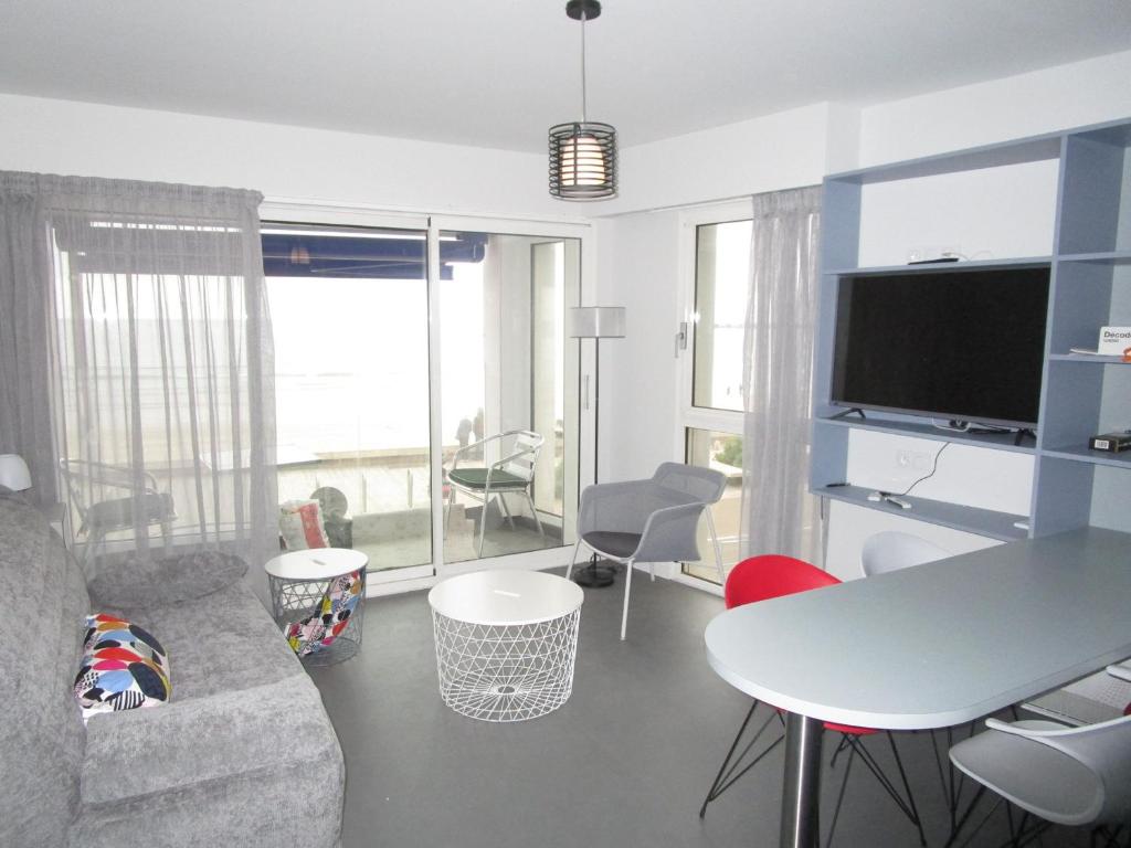 Appartement 2* face mer avec balcon et garage - Centre-ville Sables d'Olonne - FR-1-197-367