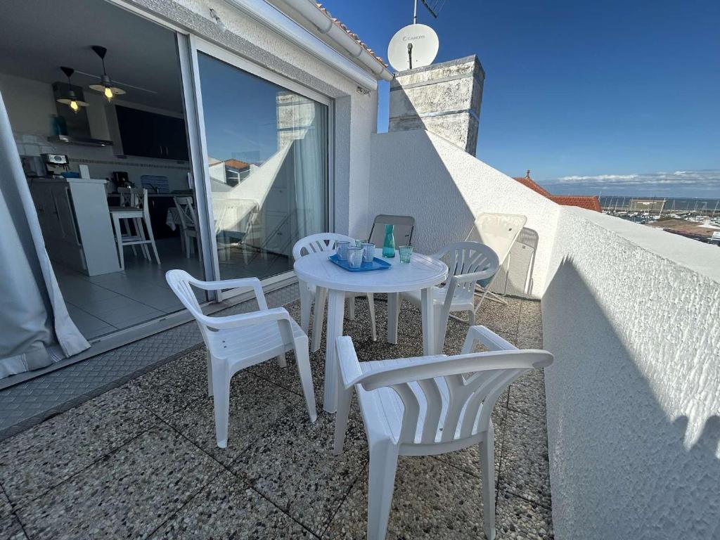 Appartement 2 pièces avec balcon et parking privé - FR-1-224B-71