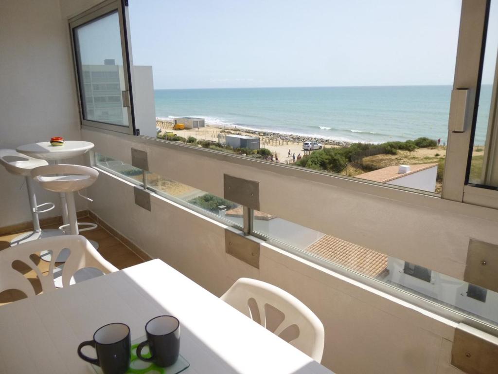 Appartement 2 pièces, balcon, parking, animaux admis, plage à pied - FR-1-224C-58