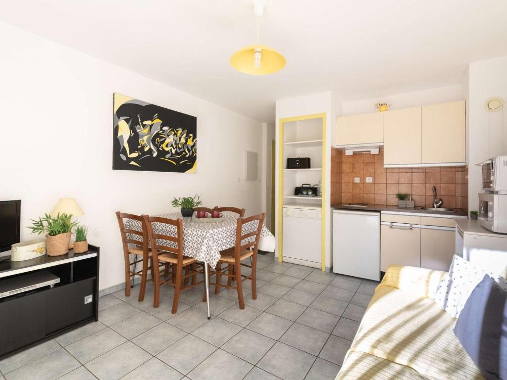 Appartement T2 avec jardinet, parking et casier à skis, quartier thermal, proche télécabine, 2 étoiles - FR-1-296-171