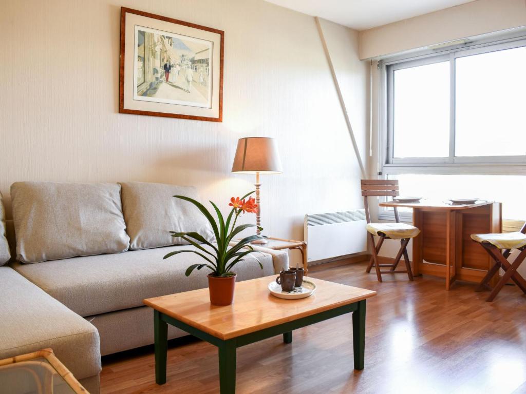 Apartment Le Polo-1 by Interhome