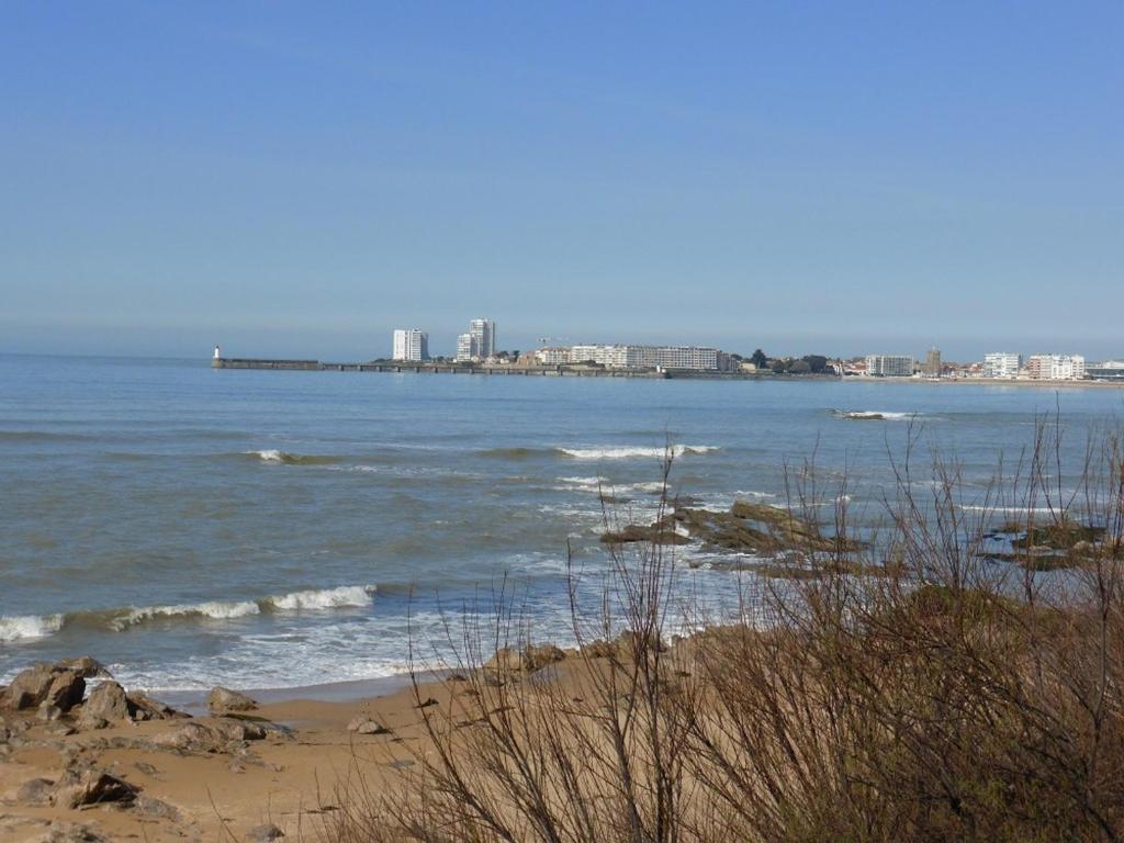 Superbe T2 rénové face mer avec parking, proche plage et commerces, Les Sables d'Olonne - FR-1-325-69