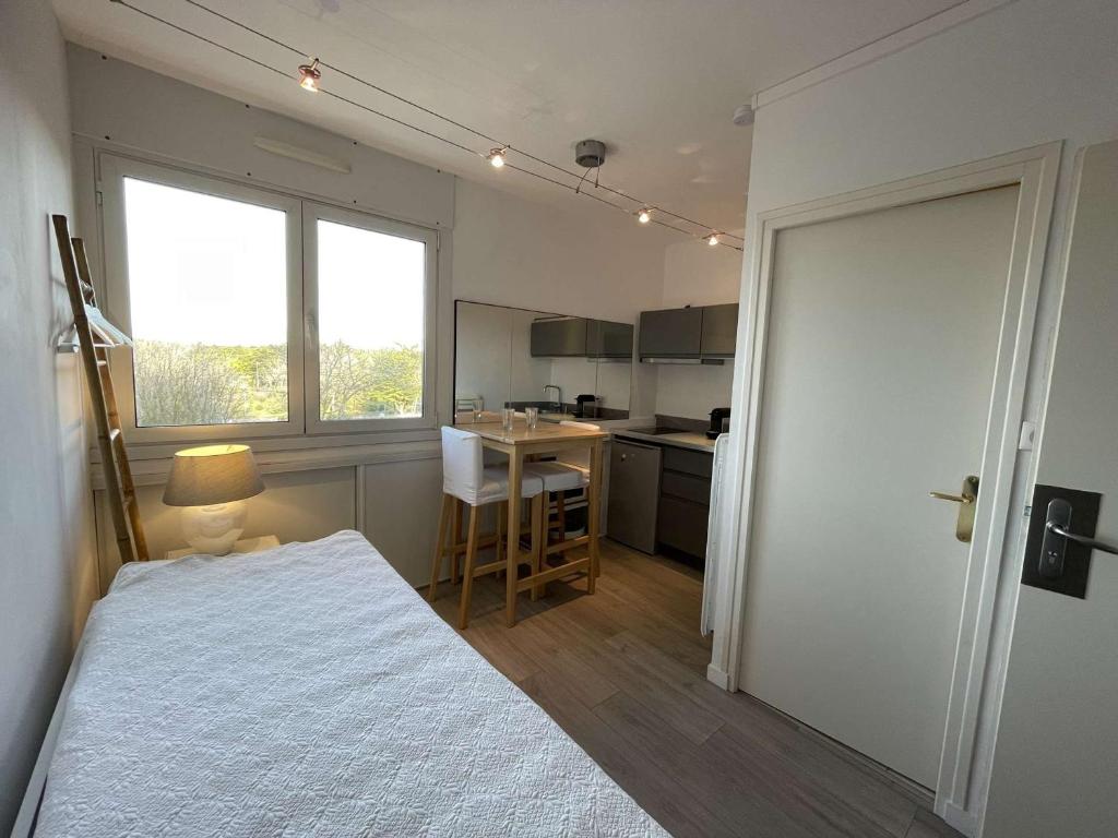 Studio rénové 2 pers avec parking, wifi, proche plage - FR-1-224C-28