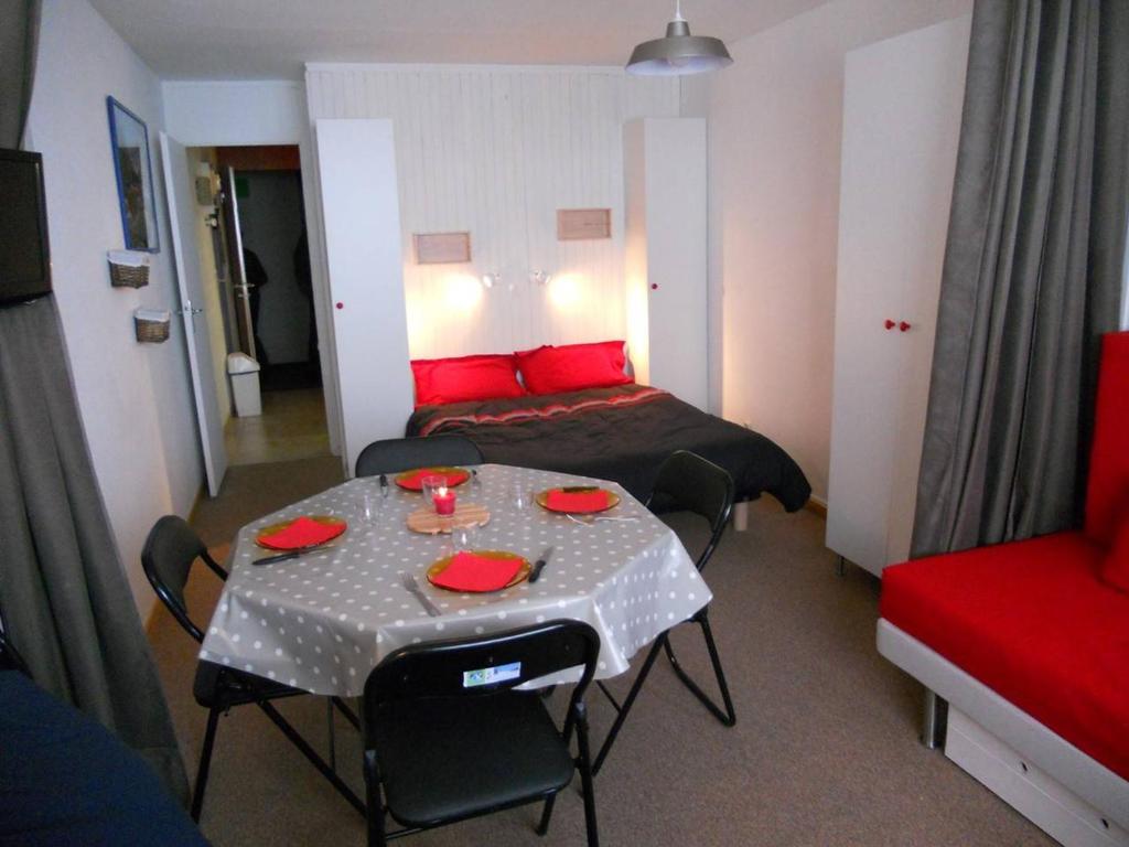 Studio 4 pers, pied des pistes, cuisine équipée, balcon sud - FR-1-404-92