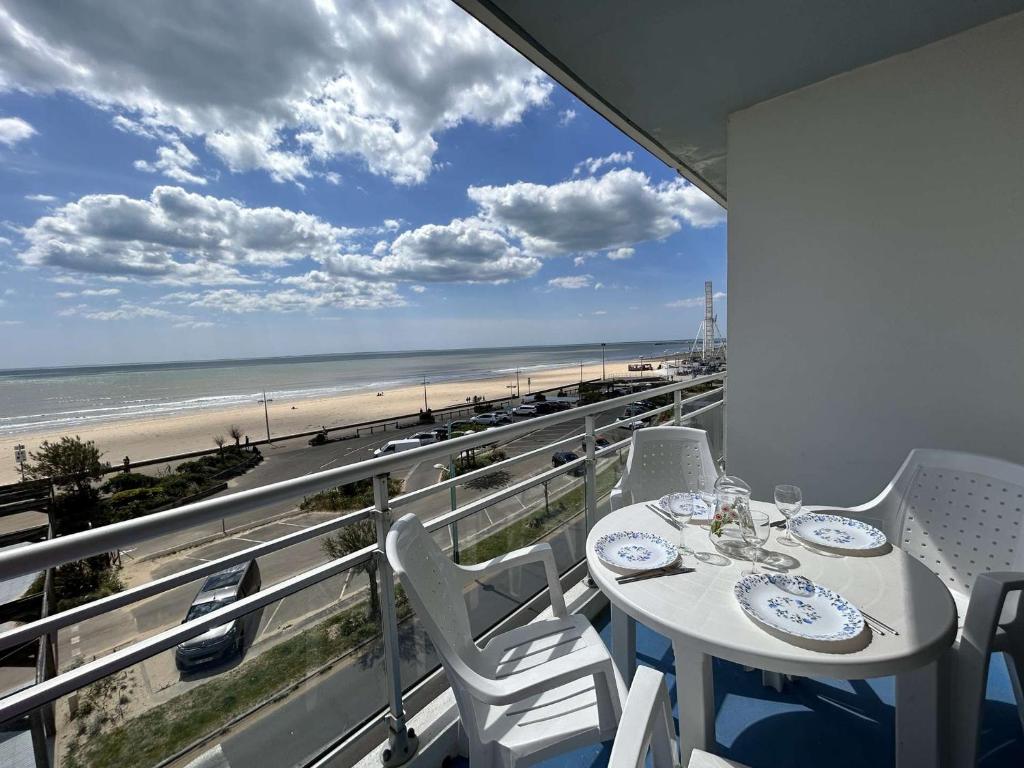 Appartement 3 pièces, 6 couchages, balcon, parking, proche mer - FR-1-224C-263