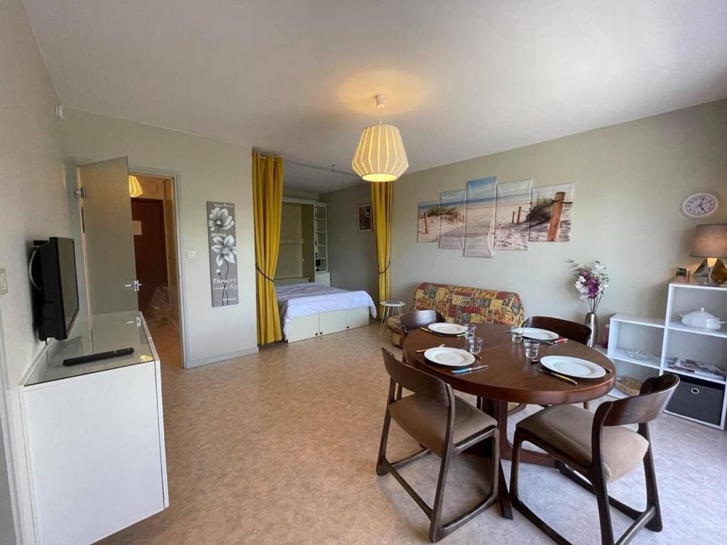 Studio Cabine avec Balcon et Parking Près de la Plage - St-Jean-de-Monts - FR-1-224C-284