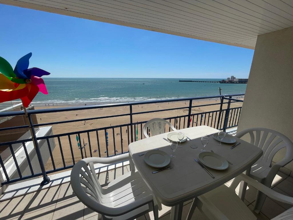 Face Océan : T3 au 9ème avec Balcon-Terrasse, Centre Plage et Ville, Tout Confort - FR-1-92-645