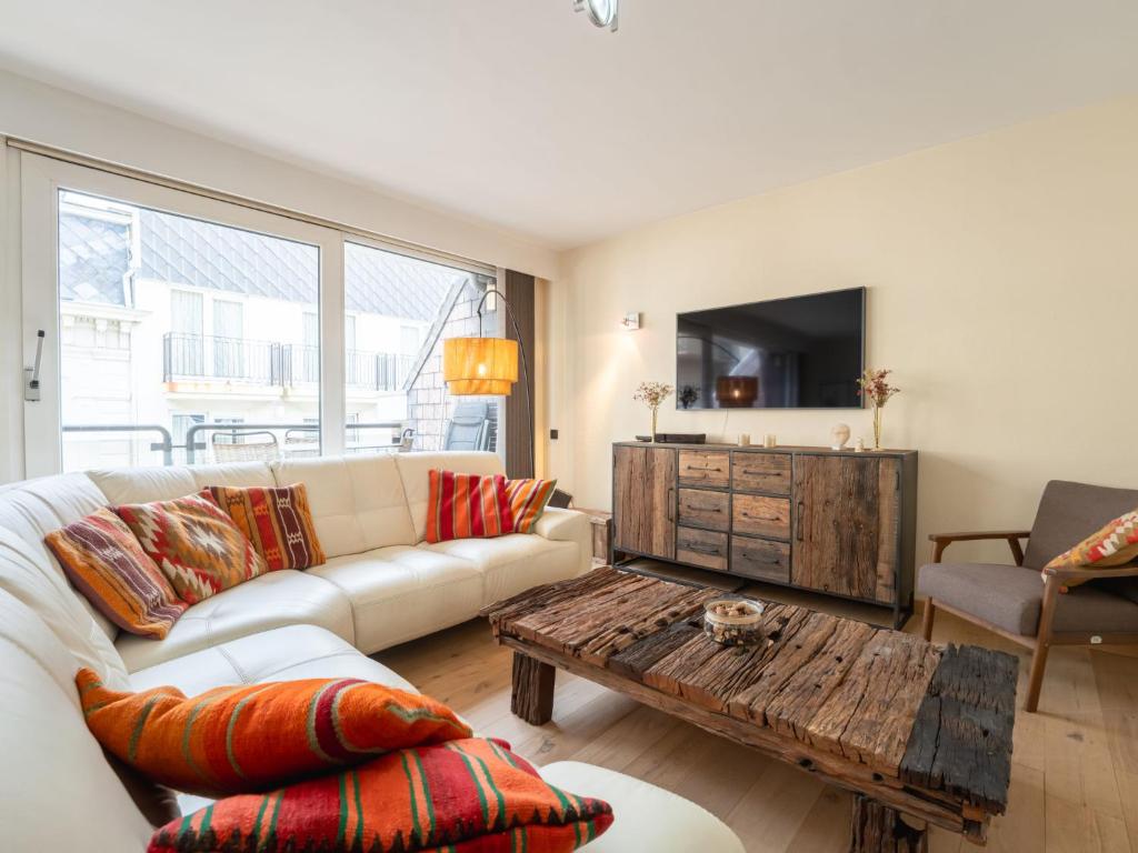 Apartment SeaRise with lateral sea view & parking by Interhome