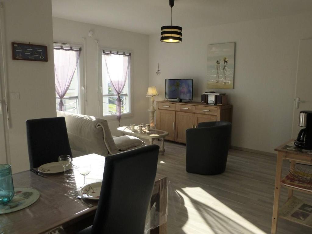 Agréable T2 à 1,5km du centre, proche plage, balcon, parking privé, ascenseur, 4 couchages - FR-1-224-447