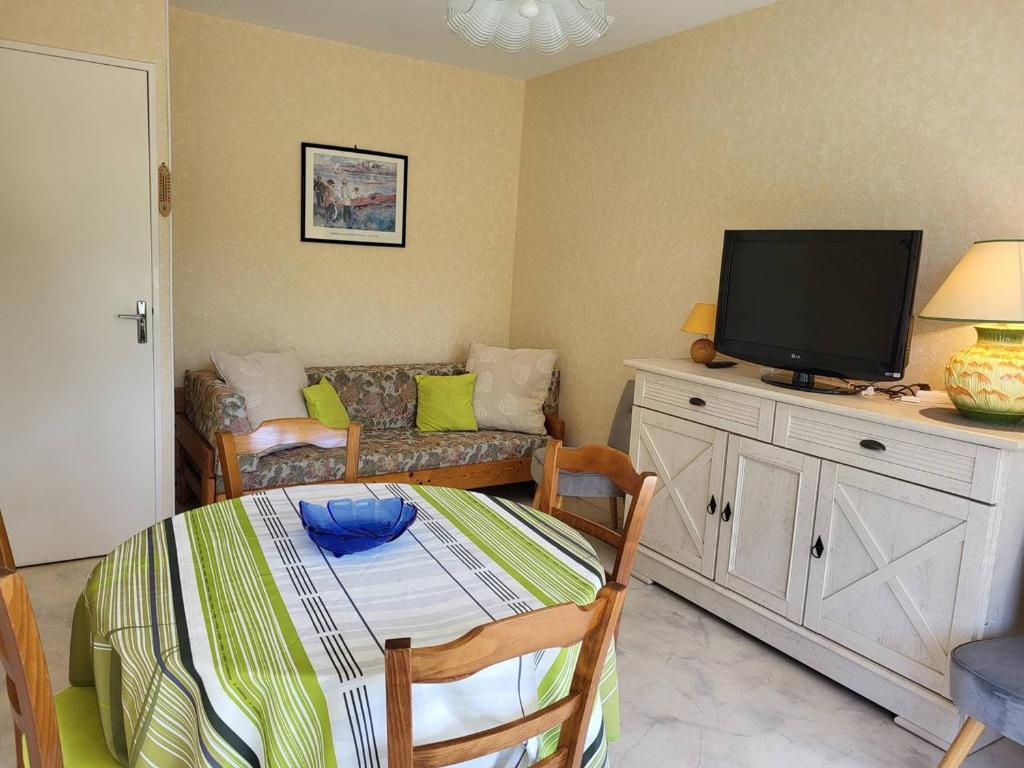 Appartement T2 au cœur de Cabourg avec balcon, parking & acceptant animaux - FR-1-465-16