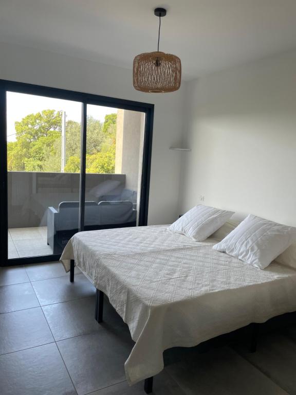 Bel appartement spacieux à Porto-Vecchio, 10min à pieds du centre ville