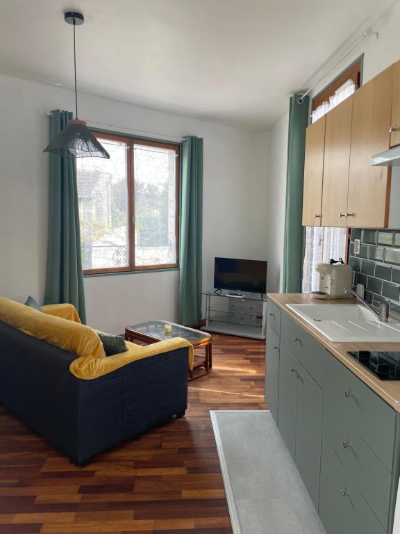 Appartement 35 m2 1er étage 200 m de la mer avec jardin
