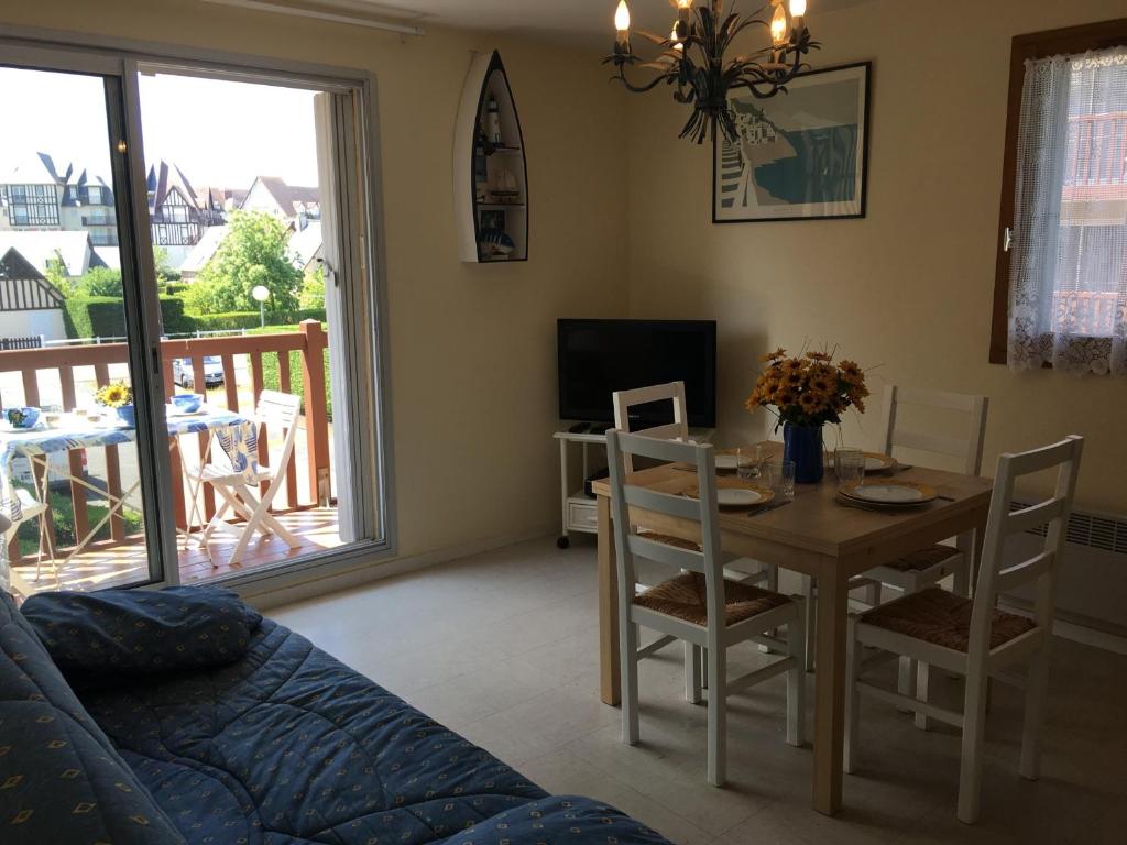 Appartement 2 pièces à Cabourg - Proche plage et centre-ville, balcon et parking privé - FR-1-487-300