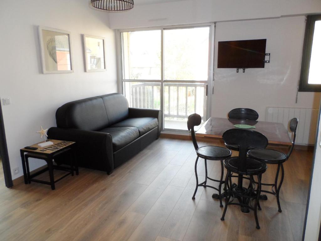 Appartement Confortable 2P Proche Plage avec Parking et Internet à Cabourg - FR-1-487-302