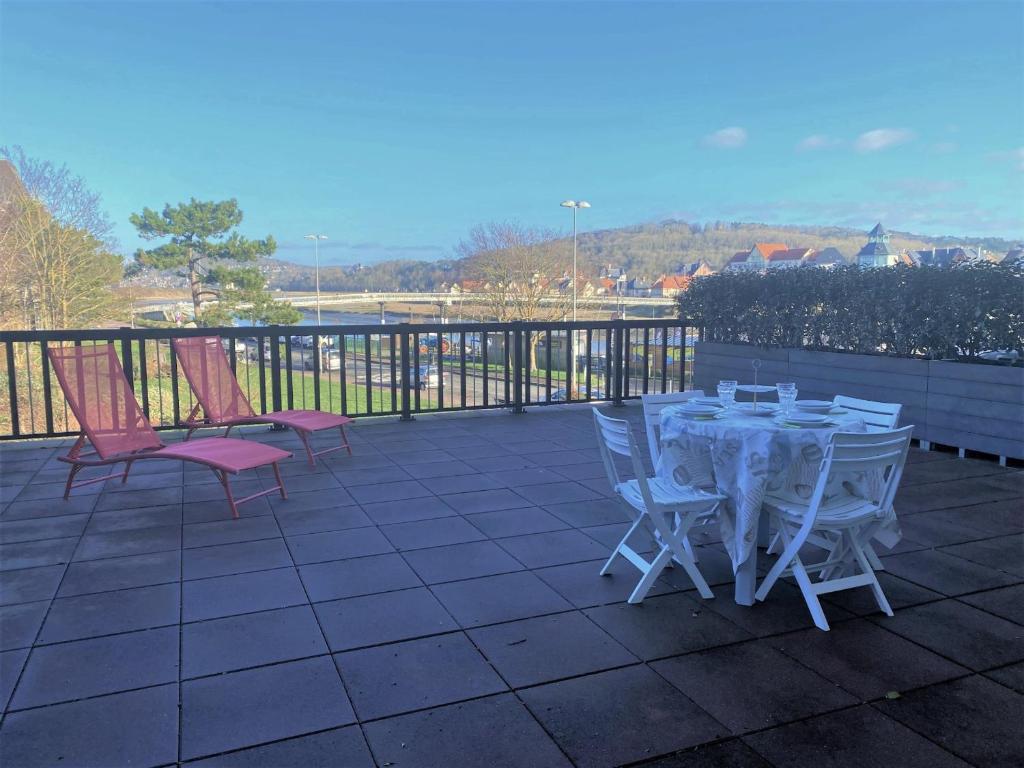 Appartement 2 pièces avec terrasse privative, animaux admis - FR-1-487-332