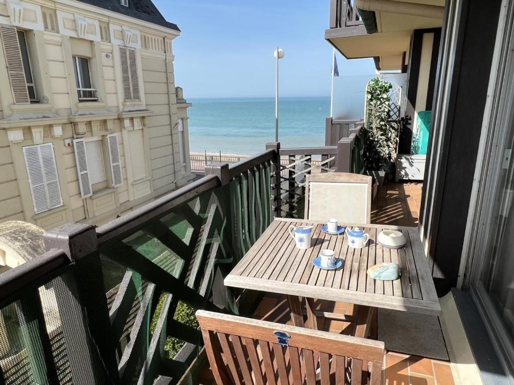 Appartement 2 pièces avec balcon proche centre-ville - FR-1-487-334