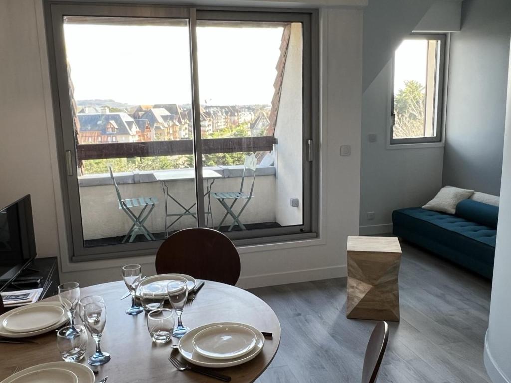 Cabourg : Duplex Rénové 2 Pièces, Accès Direct Plage, Fibre, Parking, Cuisine Équipée, 4 Pers. - FR-1-487-351