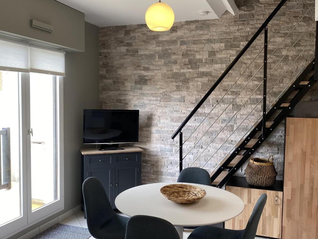 Cabourg: Appartement 3P à 200m de la plage, 2 chambres, balcon, internet - FR-1-487-277