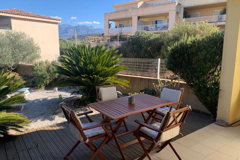 Appartement Casa Linda avec jardin 900m de la plage et du centre ville