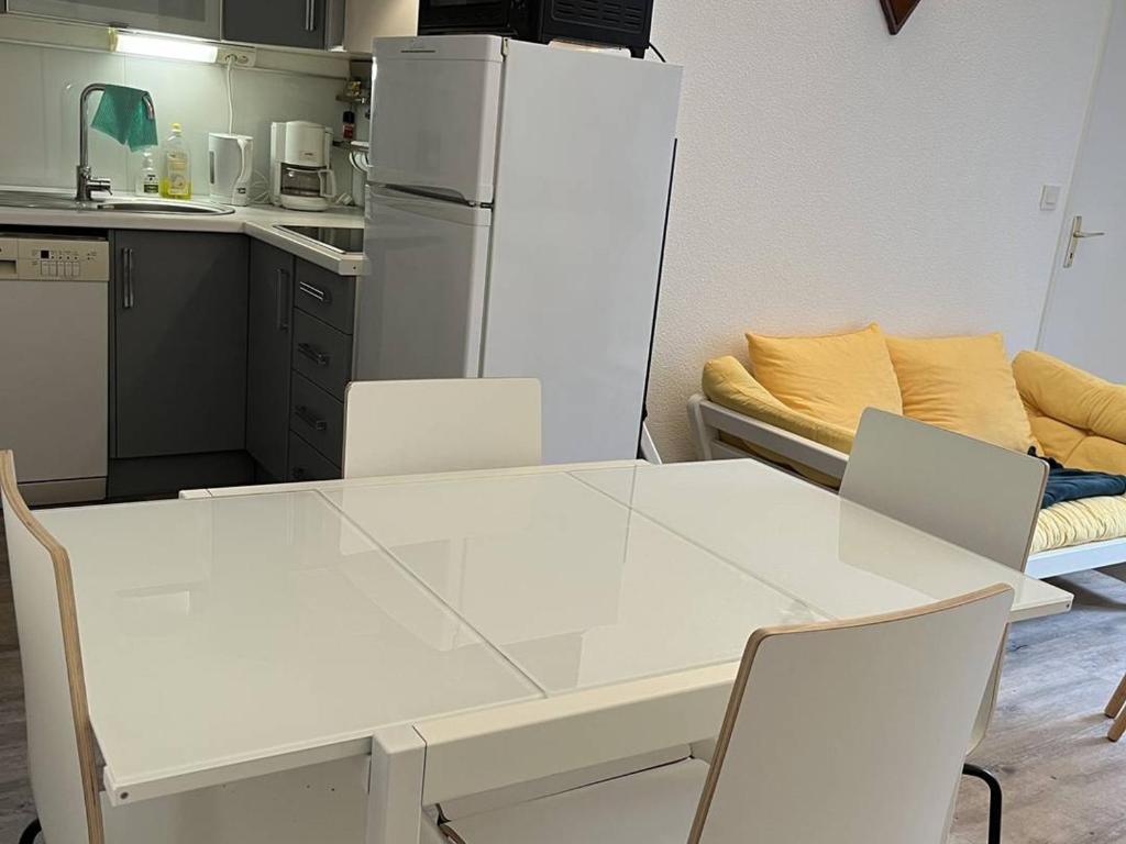Appartement T2bis rénové, central, 4 pers, proche navettes, casier à ski - FR-1-234-316