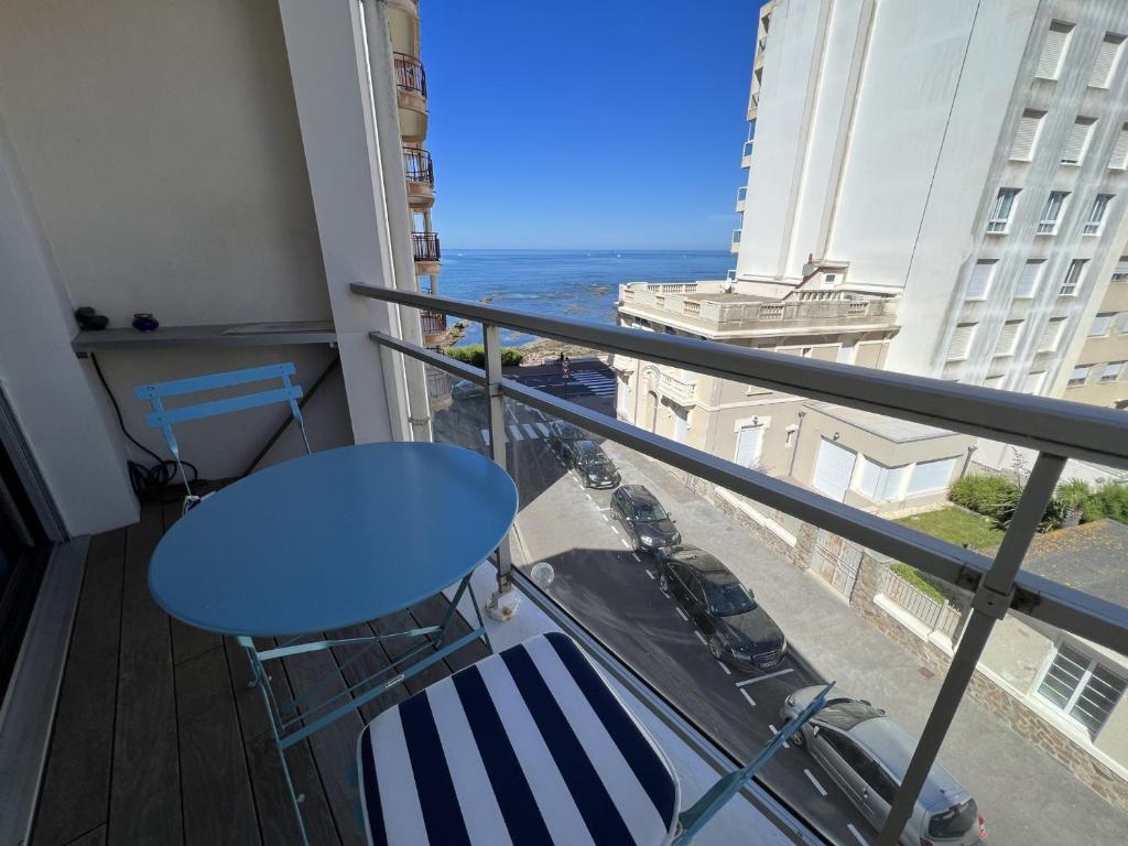 Appartement dernier étage aperçu mer proche plage - FR-1-485-166