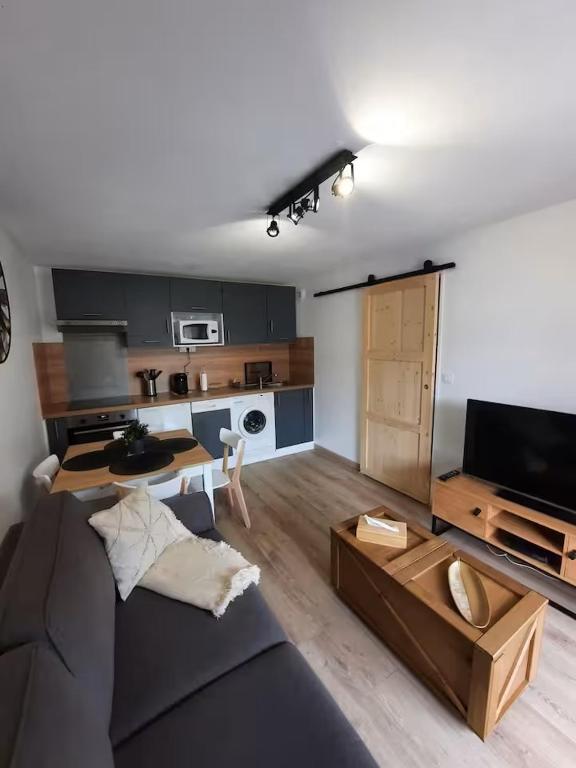 Appartement en rez-de jardin à 50m de la mer!