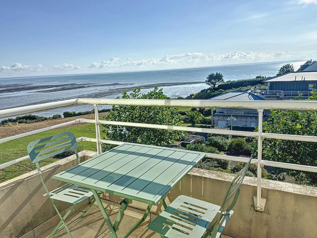 Appartement 2 chambres près de la plage avec balcon, ascenseur, garage et Wi-Fi gratuit - FR-1-361-487