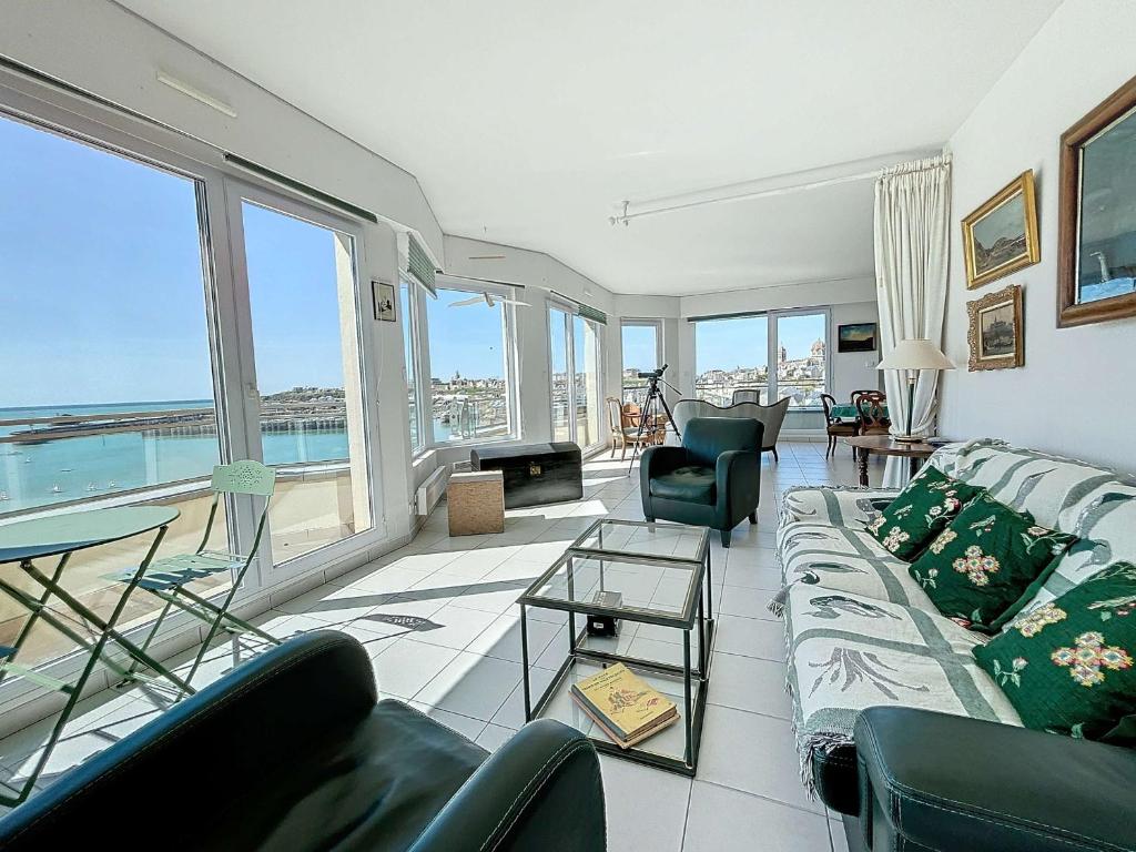 Magnifique appartement en front de mer avec parking et Wi-Fi à Granville - FR-1-361-516