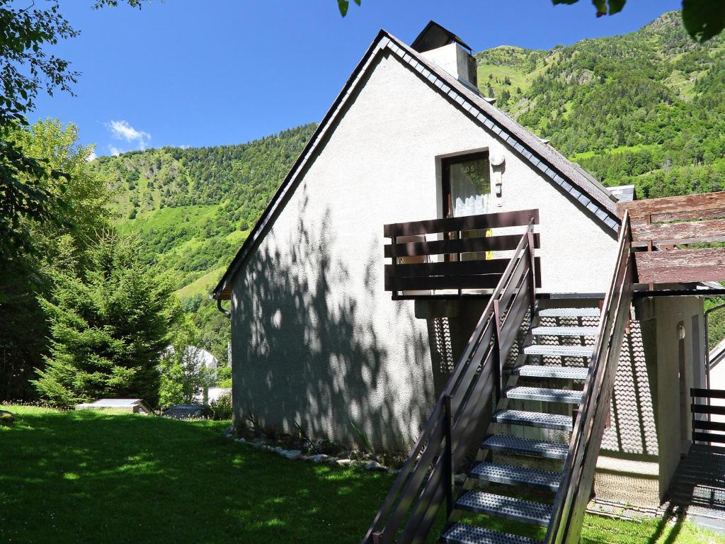 Apartment Les Marmottes by Interhome