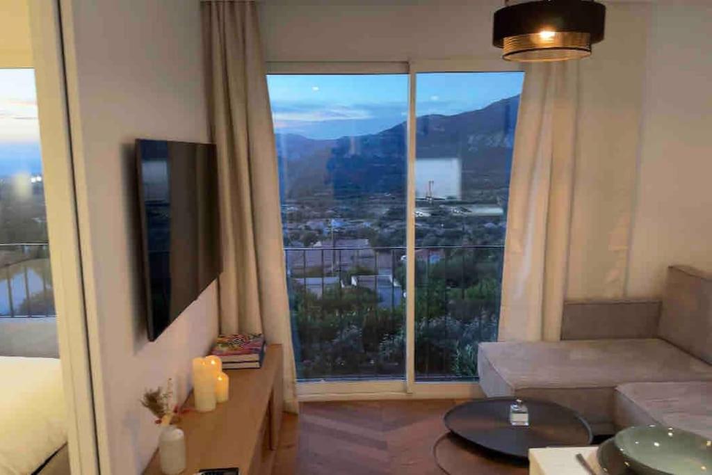 Appartement rénové entre terre et mer avec piscine