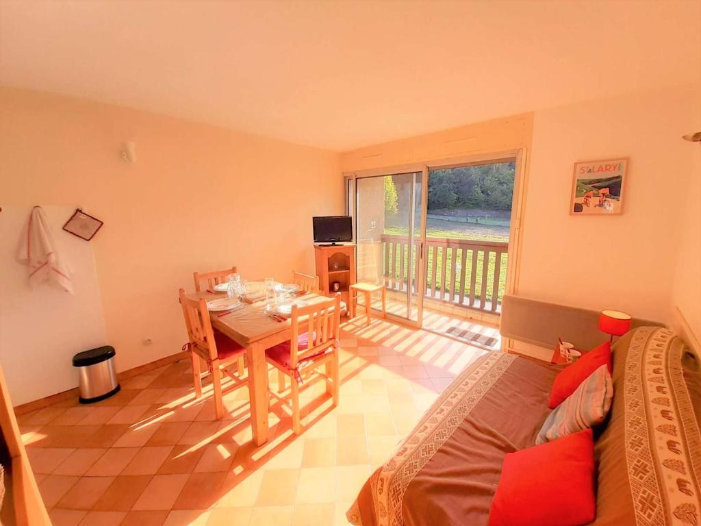 Charmant T2 à Saint-Lary-Soulan avec balcon, parking, et casier à skis - FR-1-457-269