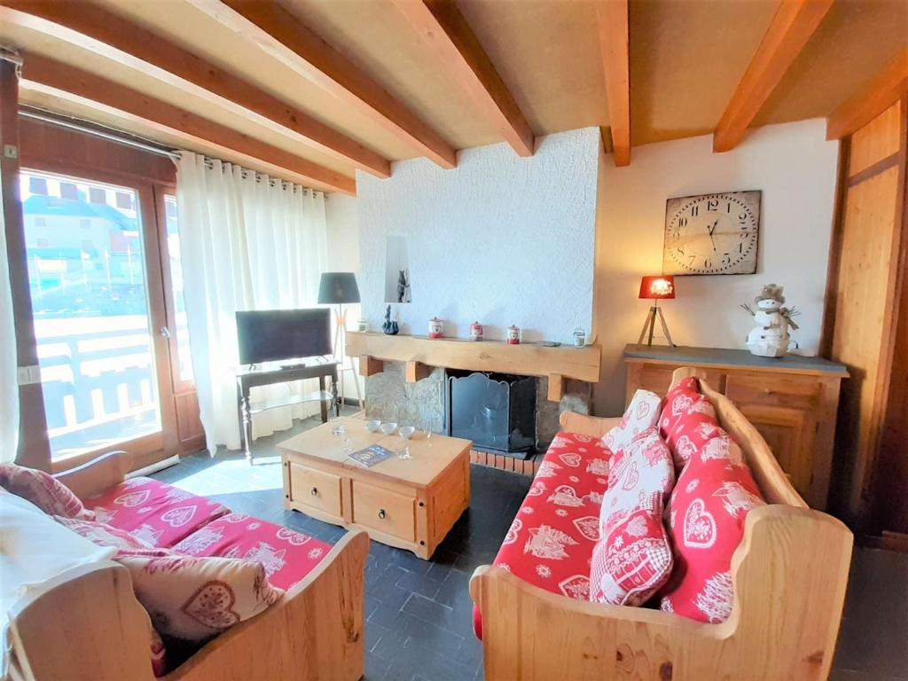 Duplex T3, 6 pers, 1700m d'altitude, Pla d'Adet, Sud, parking, classé 2 étoiles, non-fumeur - FR-1-457-309