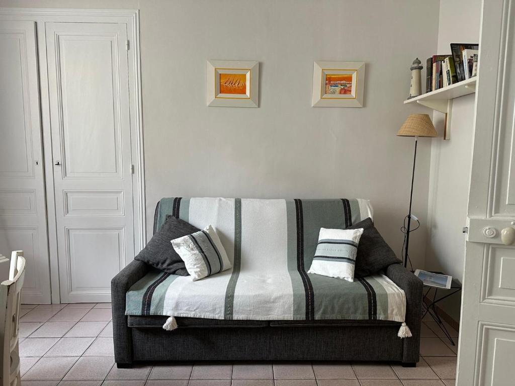 Appartement traversant - 20m plage - Cours privée