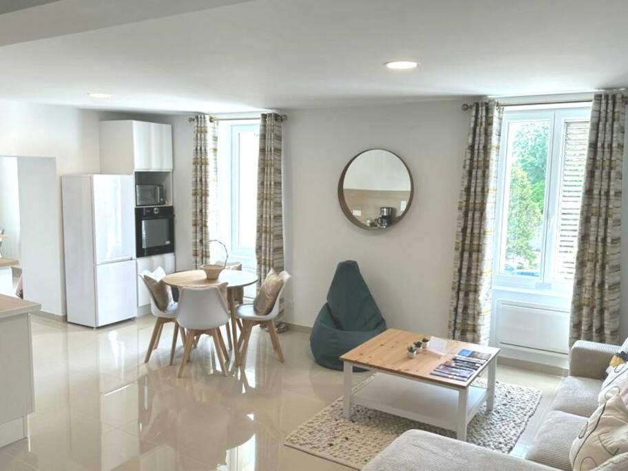 cocoon 52 m2 new, beautiful view castle and mountain