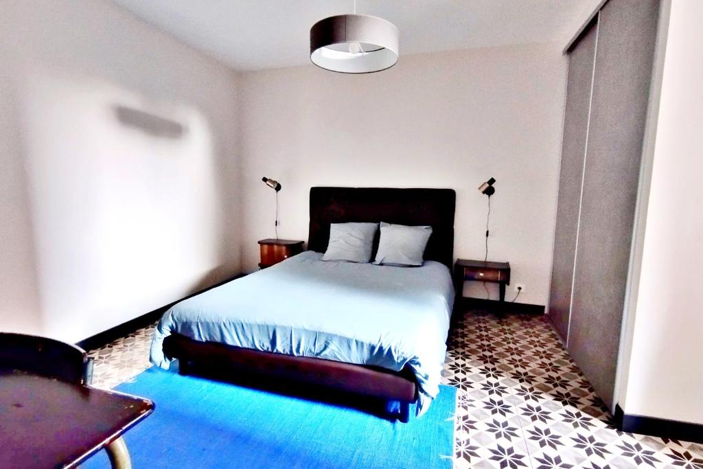 Appt 56m2 à 4mn du Palais Jacques Coeur.