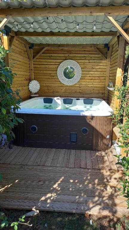 Arche de Lanoë jacuzzi