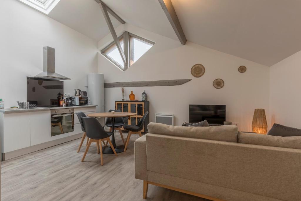 ATYPIQUE - 2 chambres avec salles de bains, cuisine équipée, parking gratuit
