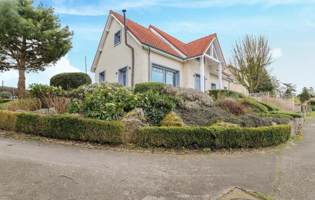 4 Bedroom Awesome Home In Romeries