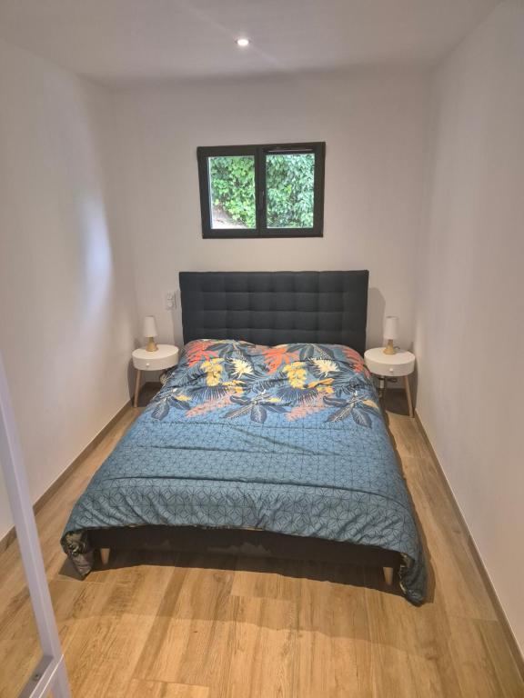 Rez de villa avec piscine privée, wifi, jardin clôturé