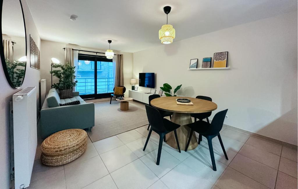 1 Bedroom Cozy Apartment In Oostende